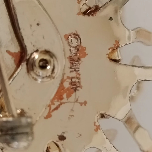 Sarah Coventry Flower Brooch Rhinestones Center Gold tone - Picture 8 of 8